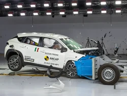 Suzuki Fronx Dapat Bintang Satu Tes Tabrak, Penjualan Ditunda