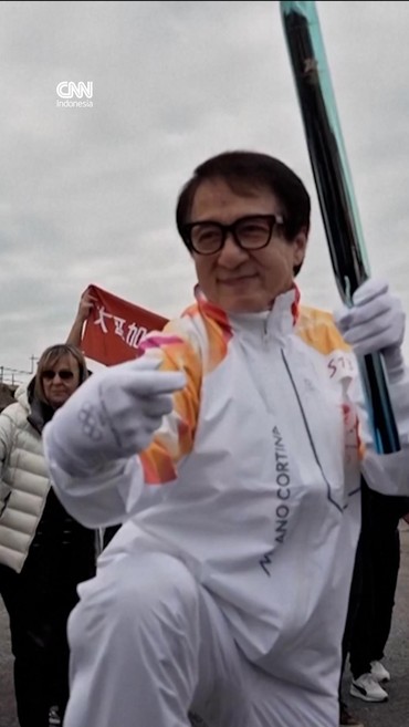 Momen Jackie Chan Bawa Obor Olimpiade 2026 Keliling Pompeii