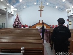 Tim Jibom Sterilisasi Gereja di Kota Serang, Pastikan Keamanan Malam Natal