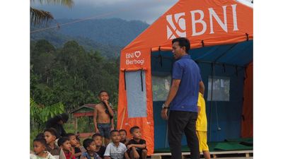 Pascabanjir, BNI Bersihkan Masjid Darul Aman di Kabupaten Agam