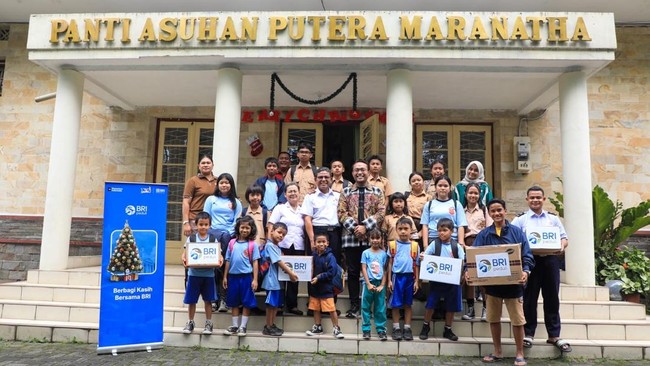 BRI menyalurkan 10.500 paket sembako untuk Natal 2025 melalui program CSR BRI Peduli, mendukung kesejahteraan masyarakat dan solidaritas sosial.