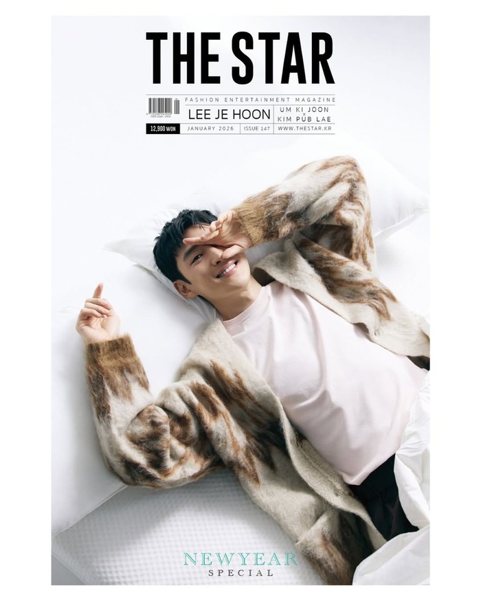 Salah satu kandidat calon pemenang penghargaan Daesang di tahun 2025 yakni Lee Je Hoon memperlihatkan sisi santainya yang kontras dengan perannya di drama 'Taxi Driver' dalam pemotretan sampul majalah The Star edisi pertama 2026./ Foto: instagram.com/thestarmagazine