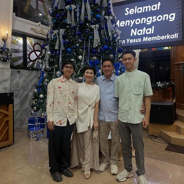 Penuh Sukacita, Deretan Artis Ikut Misa Natal 2025