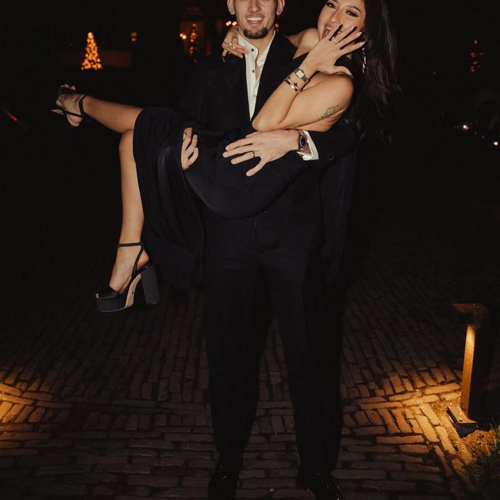 <p>Jennifer mengaku bahwa lamaran romantis yang dilakukan Justin merupakan '<em>dream proposal</em>'-nya. Jennifer mengaku bahagia karena impiannya itu bisa diwujudkan oleh pria pujaannya. "Lamaran impianku dengan pria impianku. Untuk awal babak terbaik sejauh ini @justinhubner5," tulis Jennifer dalam <em>caption</em> di video lamarannya di Instagram. (Foto: Instagram @justinhubner5/ @jennifercoppenreal20)</p>