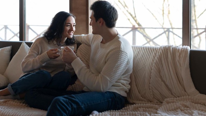 Kadang Nggak Nampak, Tapi 3 Hal Ini Bukti Pasangan adalah Sosok yang Benar-Benar Baik Hati