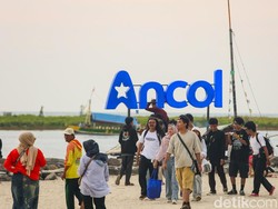 Video Puluhan Ribu Orang Mulai Padati Ancol Jelang Malam Tahun Baru