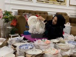 Berkah Natal, UMKM Palembang Raup Cuan dari Hampers Keramik