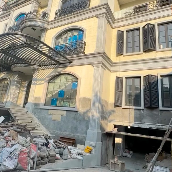 <p><em>Beauty vlogger</em> Tasya Farasya sebentar lagi akan pindah ke rumah barunya yang mewah. Rumah empat lantai ini dibangun untuk hunian pribadi Tasya bersama kedua anaknya dan tempat bekerja karyawannya, Bunda. (Foto: Instagram @Instagram @tasyafarasya)</p>