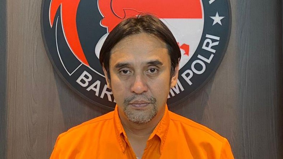 Tigran Denre Sonda&comma; buronan peredaran narkoba saat Djakarta Warehouse Project di Bali menyerahkan diri ke polisi&period; &lpar;dok&period;istimewa&rpar;