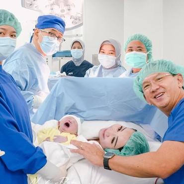 7 Momen Bahagia Ahok & Puput Nastiti Devi Sambut Kelahiran Anak Ketiga di Hari Natal