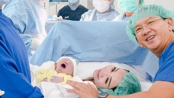 Kabar Terkini Artis dari InsertLive : 7 Momen Bahagia Ahok dan Puput Nastiti Devi Sambut Kelahiran Anak Ketiga di Hari Natal