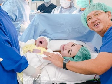 7 Momen Bahagia Ahok & Puput Nastiti Devi Sambut Kelahiran Anak Ketiga di Hari Natal