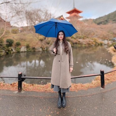 Unggahan Perdana Aura Kasih usai Isu Kedekatan dengan Ridwan Kamil