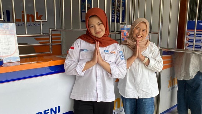 Seorang ibu rumah tangga dari Banjarnegara, Peni Prayekti, sukses sebagai BRILink Agen, tingkatkan ekonomi keluarga dan bantu masyarakat.