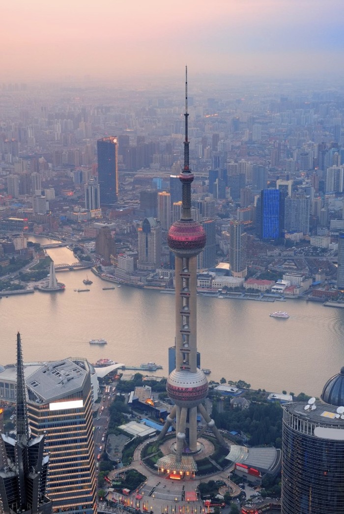 Capricorn suka liburan yang terencana dan punya nilai tambah, bisa dengan berlibur di kota bisnis seperti Shanghai agar makin bersemangat./ Foto: freepik.com/TravelScape