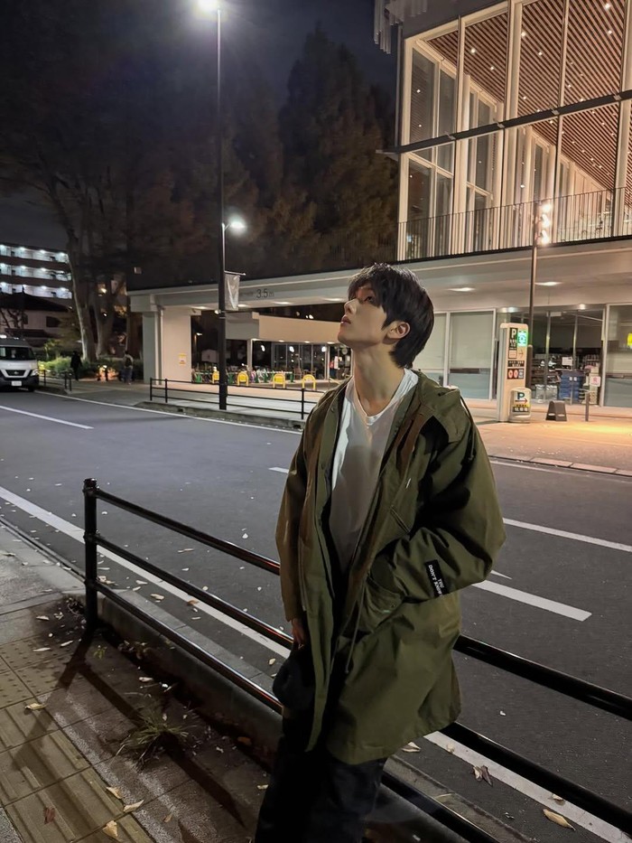 Gaya berpakaian Jisung yang tergabung dalam dua sub-unit NCT, yakni NCT DREAM dan NCT U, dalam unggahan Instagram satu ini pun berhasil memikat hati NCTzen (nama fandom resmi NCT) karena dinilai boyfriendable banget!/ Foto: instagram.com/the__and.y