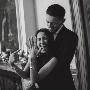 Unggah Foto Berlatar Biru, Jennifer Coppen & Justin Hubner akan Nikah?