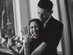 Unggah Foto Berlatar Biru, Jennifer Coppen & Justin Hubner akan Nikah?