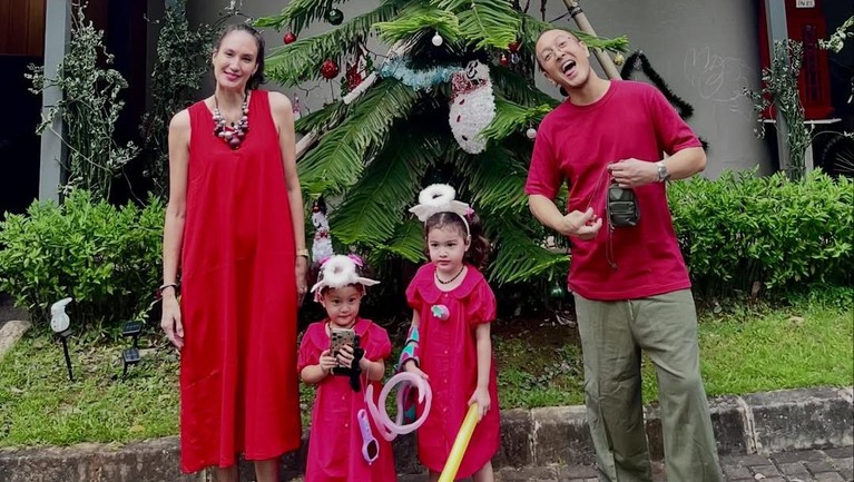 Keluarga Artis Beda Agama Rayakan Natal