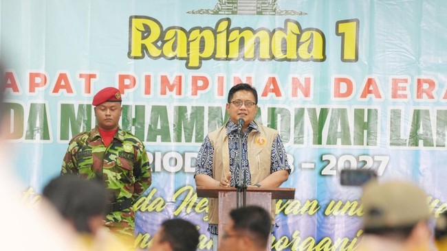 Wamen Transmigrasi Viva Yoga mengajak Pemuda Muhammadiyah dukung program kerakyatan Presiden Prabowo. Fokus pada pembangunan berbasis rakyat dan persatuan.