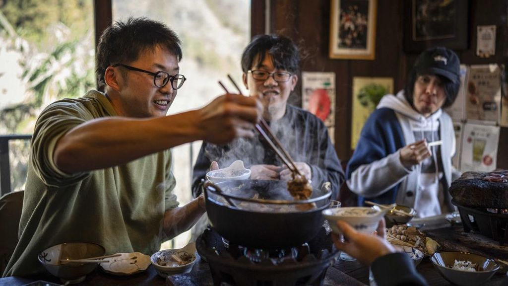 FOTO: Perburuan Kuliner Daging Beruang di Jepang Usai Populasi Meledak