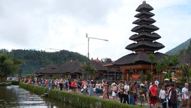 Wisatawan ke Bali Turun, Menpar Duga Imbas Marak Kabar Cuaca Buruk
