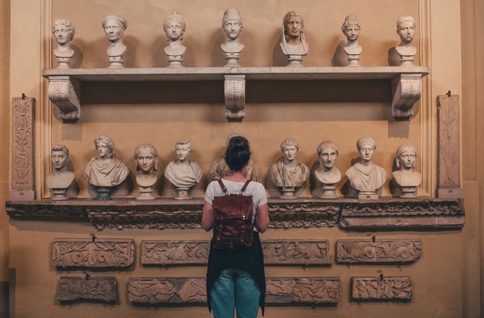 Libra tertarik dengan keindahan dan seni, sehingga Libra cocok berlibur dengan mengunjungi kota yang penuh daerah yang cantik dan estetik./ Foto: Freepik.com/cristina_gottardi