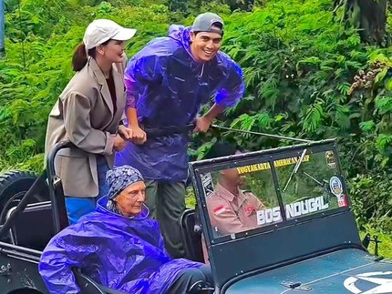 Luna Maya & Maxime Ajak Ibunda Wisata Alam Naik Jeep, Intip Potretnya saat Singgah ke Museum Gunung Merapi