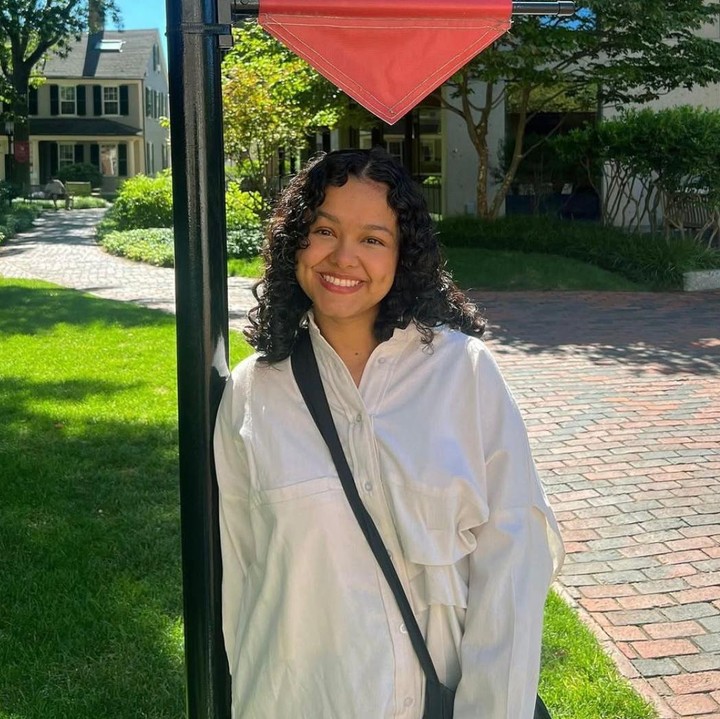 <p>Perempuan yang akrab disapa Tia ini diketahui mendapatkan beasiswa Lembaga Pengelola Dana Pendidikan (LPDP) untuk melanjutkan studi S2 di Harvard University. Ia menempuh program Master of Education in Education Policy and Analysis. Tia pun kerap membagikan kehidupannya selama tinggal di luar negeri, Bunda. (Foto: Instagram @mutiarabaswedan)</p>