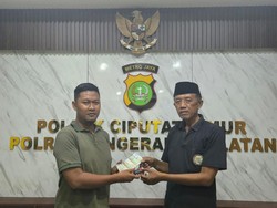 Polsek Ciputat Timur Kembalikan Motor Warga yang Dicuri di Tangsel
