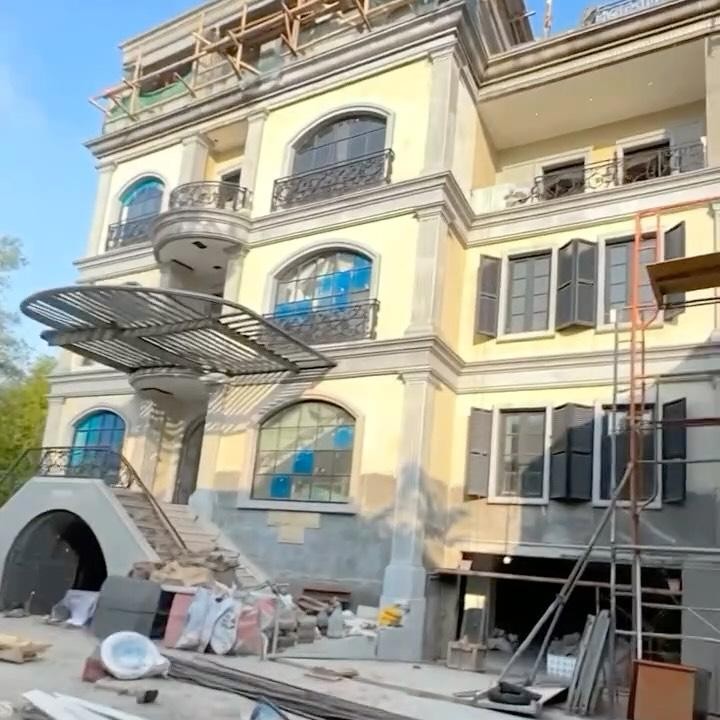 <p>Selebgram Tasya Farasya hampir siap menempati rumah barunya yang mewah, Bunda. Rumah empat lantai ini dirancang sebagai hunian pribadi untuk Tasya dan kedua anaknya, sekaligus menjadi tempat bekerja bagi karyawannya. (Foto: Instagram @tasyafarasya)</p>