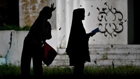 FOTO: Ziarah Tak Berujung 21 Tahun Korban Tsunami Aceh