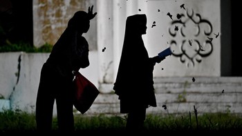 FOTO: Ziarah Tak Burujung 21 Tahun Korban Tsunami Aceh