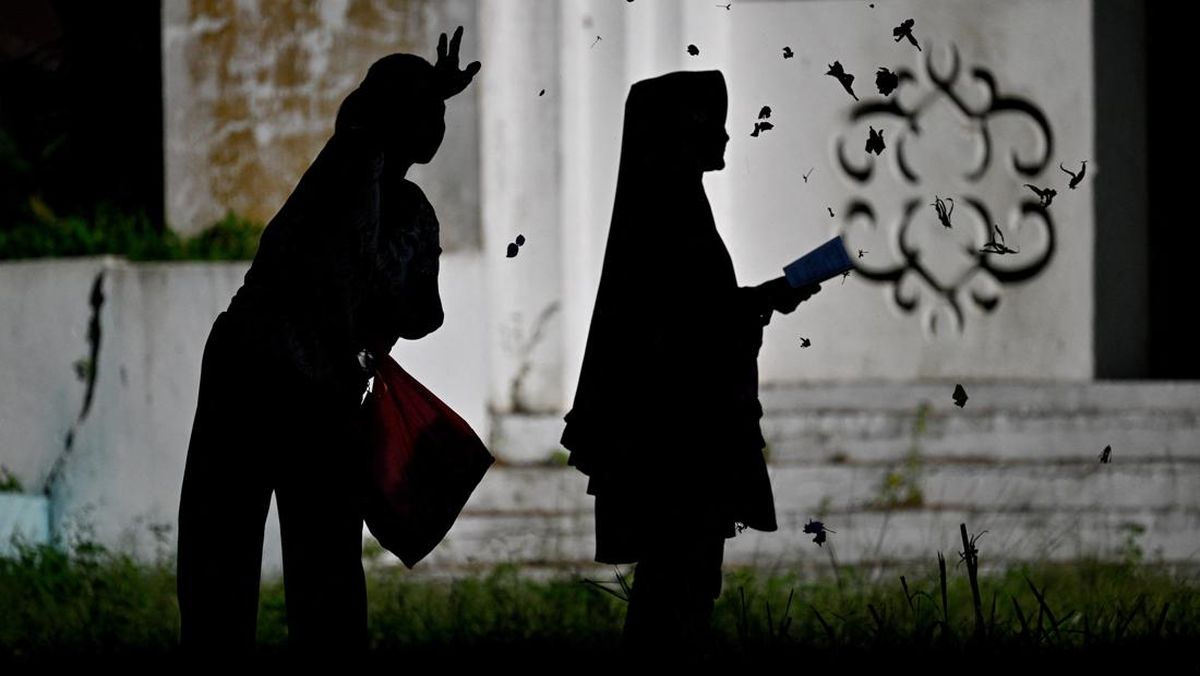 FOTO: Ziarah Tak Burujung 21 Tahun Korban Tsunami Aceh