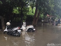 Banjir di Jalan Raya Puputan Denpasar, 10 Motor Terendam Air