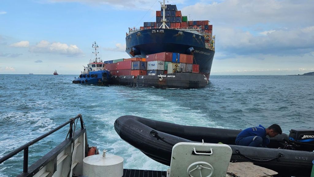 Kapal Kargo Tabrakan di Perairan Perbatasan Batam-Malaysia-Singapura