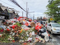 Walkot Tangsel Imbau Warga Tahan Sementara Buang Sampah Saat Pengangkutan