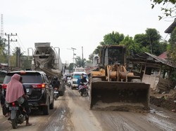Lumpur Menutup Jalan, Alat Berat Bekerja Buka Akses Aceh, Begini Kondisinya