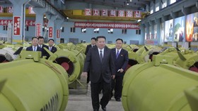 Kim Jong Un Pantau Langsung Uji Coba Rudal Jelajah Jelang Akhir Tahun