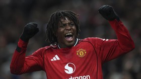 FOTO: Senyum Dorgu Antar MU Putus Tren Buruk di Old Trafford