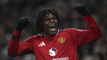 FOTO: Senyum Dorgu Antar MU Putus Tren Buruk di Old Trafford