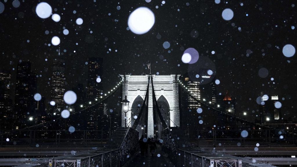 FOTO: New York 'Memutih' Diterjang Badai Salju