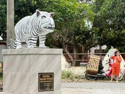 Patung Macan Putih Viral di Kediri Pakai Anggaran Siapa?