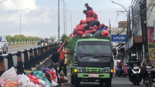 Pemkot Tangsel perpanjang status darurat penanggulangan sampah selama 14 hari hingga 19 Januari mendatang.