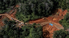 Jalan Lubuk Basung-Bukittinggi Tertutup Lumpur dan Batu Imbas Banjir