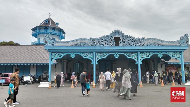 Pemkot Solo meminta PLN tidak lagi menagih biaya listrik dari lima rekening milik Keraton Surakarta karena anggaran kini sudah sangat terbatas.