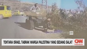 VIDEO: Tentara Israel Tabrak Warga Palestina Yang Sedang Salat