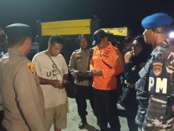 Truk Sampah Jatuh ke Laut di Nabire, Sopir Tewas-Bocah 5 Tahun Hilang