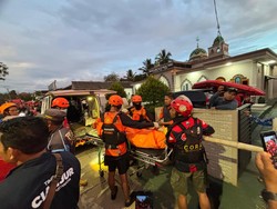 Esa Ditemukan Meninggal Usai Hanyut di Sungai Cijampang Cianjur