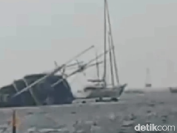 Angin Kencang dan Hujan Deras, Kapal Pinisi Tenggelam di Serangan Denpasar